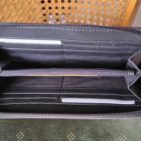 New For 23' Hand Tooled Wallet - Picture 3 of 3